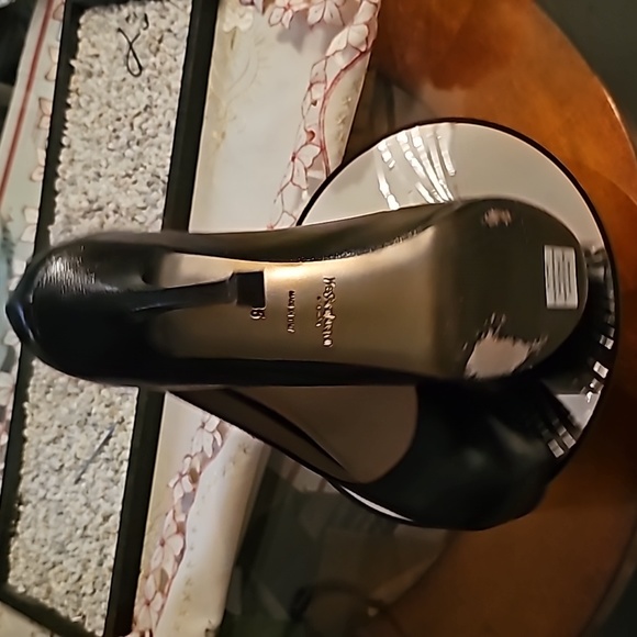 Authentic Yves  Saint Laurent Tribute Pumps - Picture 11 of 12